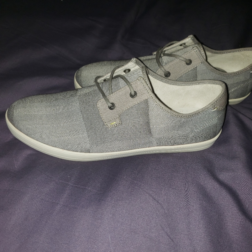 Kenneth Cole casual sneaker